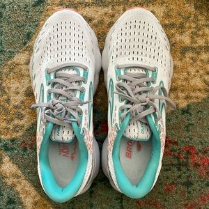 Brooks Glycerin Running Shoe. Women’s size 9.5. Barely Used.
